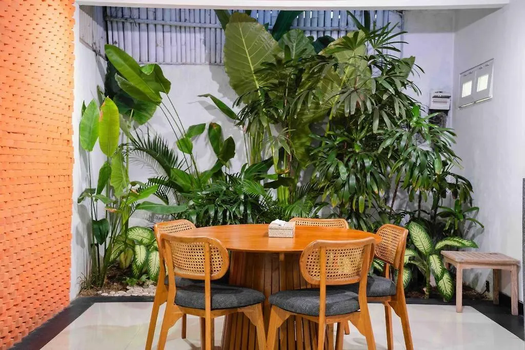 Villa Between Seminyak & Canggu 塞米亚克
